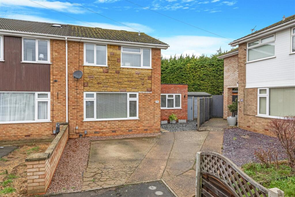 4-bed house on Severn Court, Burton Latimer, Kettering, £290,000
