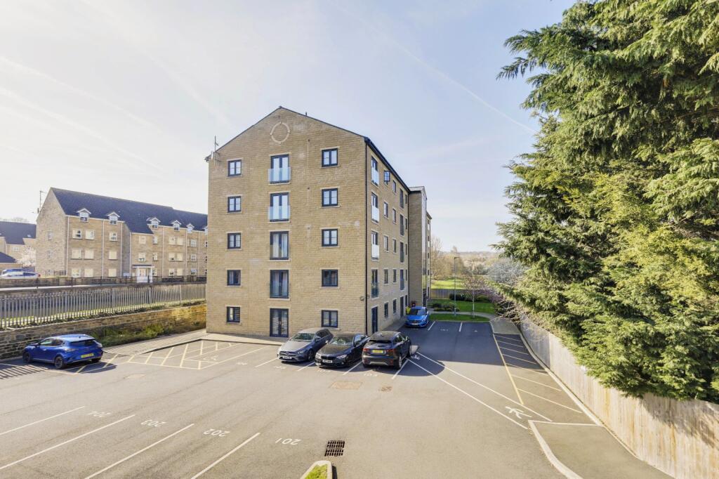 Waterside View, Harrogate Road, Bradford, West Yorkshire, BD10