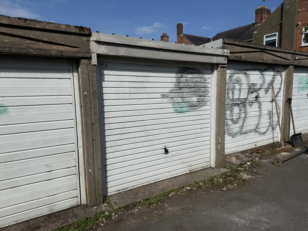 Main image of property: Mount Road, Hinckley, Leicestershire, LE10 1AE