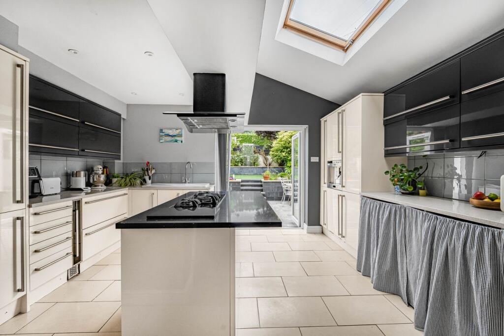 House in Gloucester - View 3