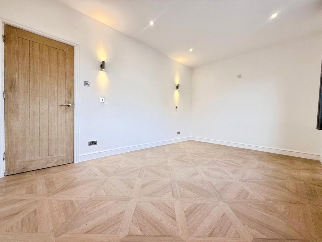 Apartment in Milton Keynes - View 5