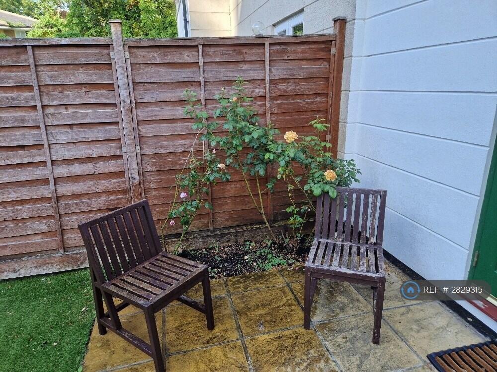 4 bedroom semi-detached house for rent