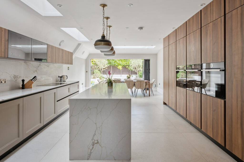 House in London - View 2