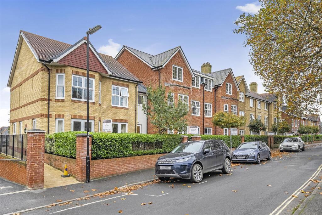 1-bed house on Knight Close, Lymington, Hampshire, £250,000