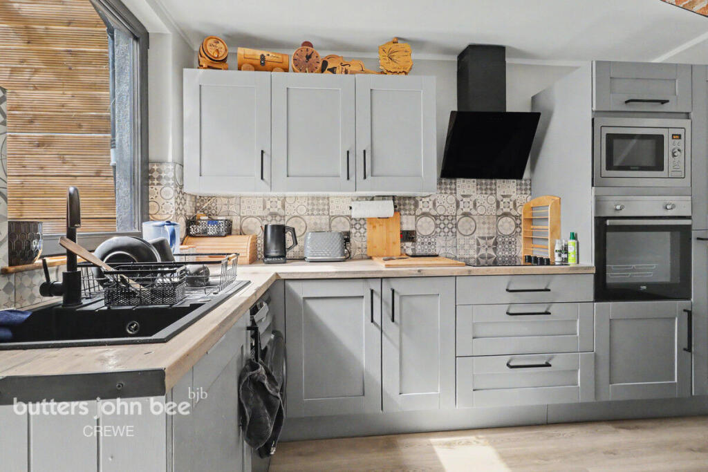House in Crewe, Coppenhall - More