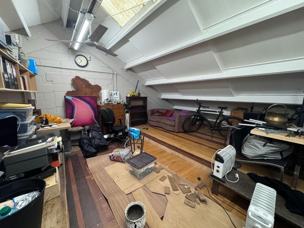 Unit 16 Brook Lane (6)
