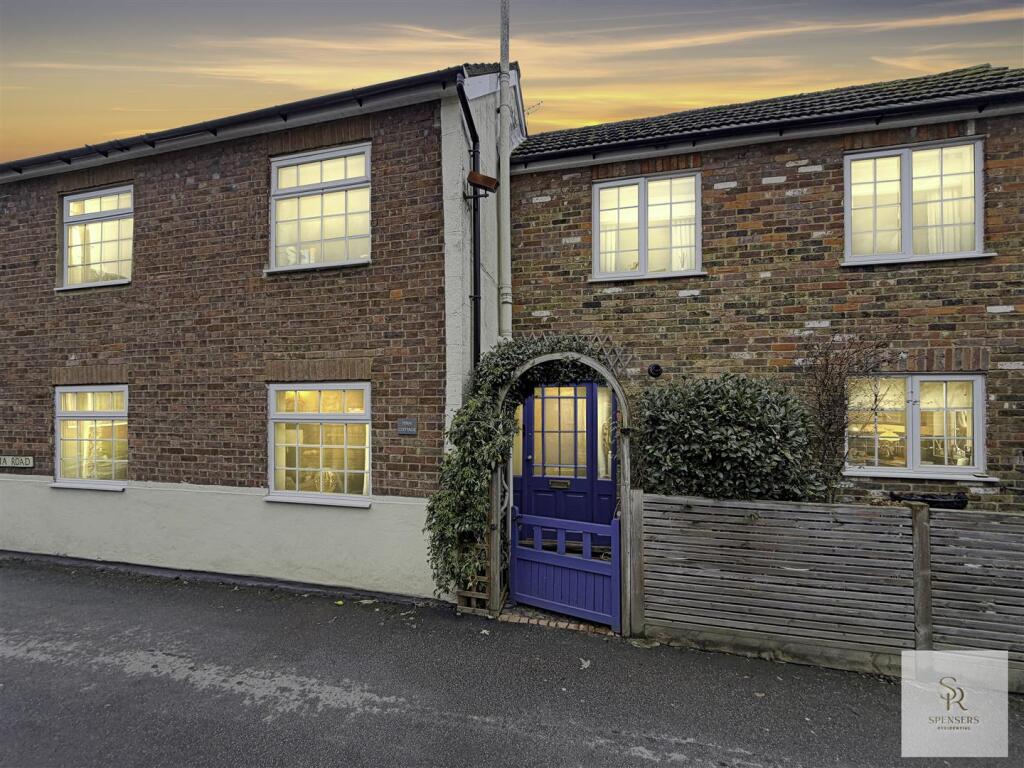 Main image of property: Alma Road, Berkhamsted, HP4