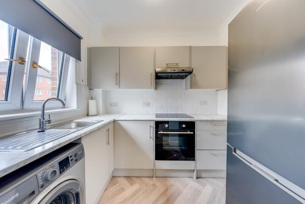 Main image of property: Pembroke Court, 397 High Street, Chatham, Kent, ME4 4PG