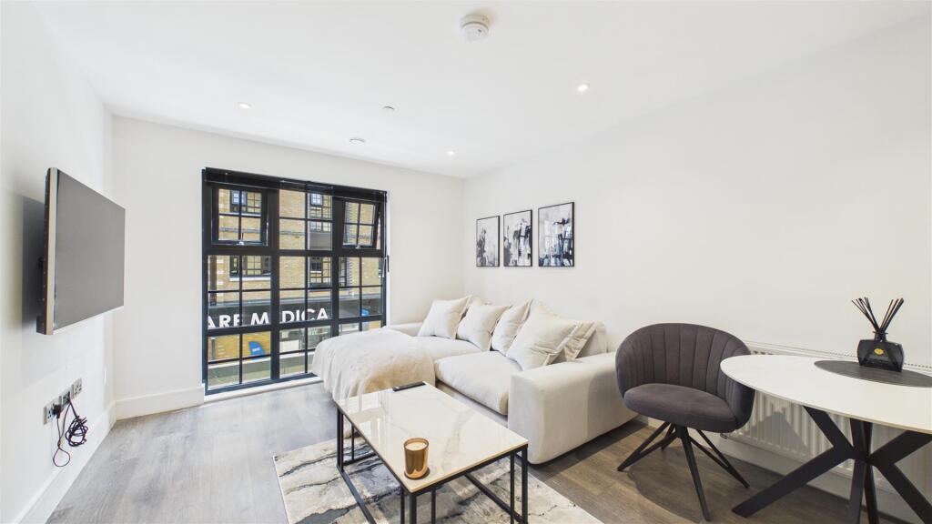 Apartment in East Hertfordshire, Folly Island, Hertford - View 5