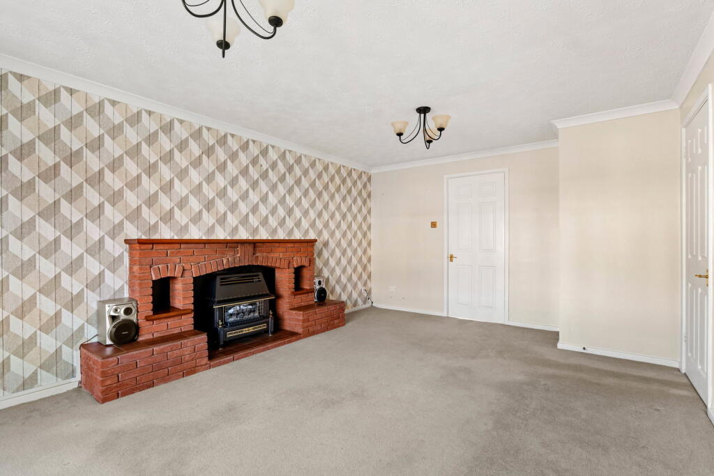 House in Worcester - View 5