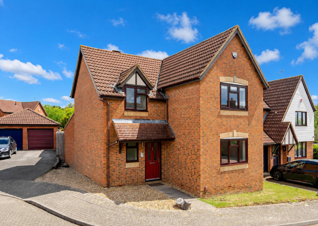 Main image of property: Cashmere Close, Shenley Brook End, Milton Keynes, MK5
