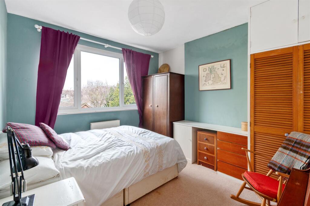 House in Sutton - View 5