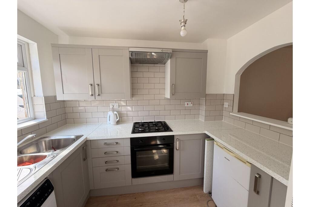 House in Eastleigh, Millers Dale South, Chandler's Ford - View 2
