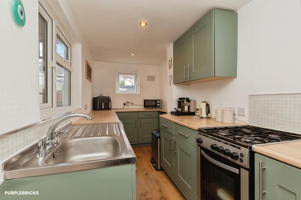 House in Aylesbury, Buckinghamshire - View 4