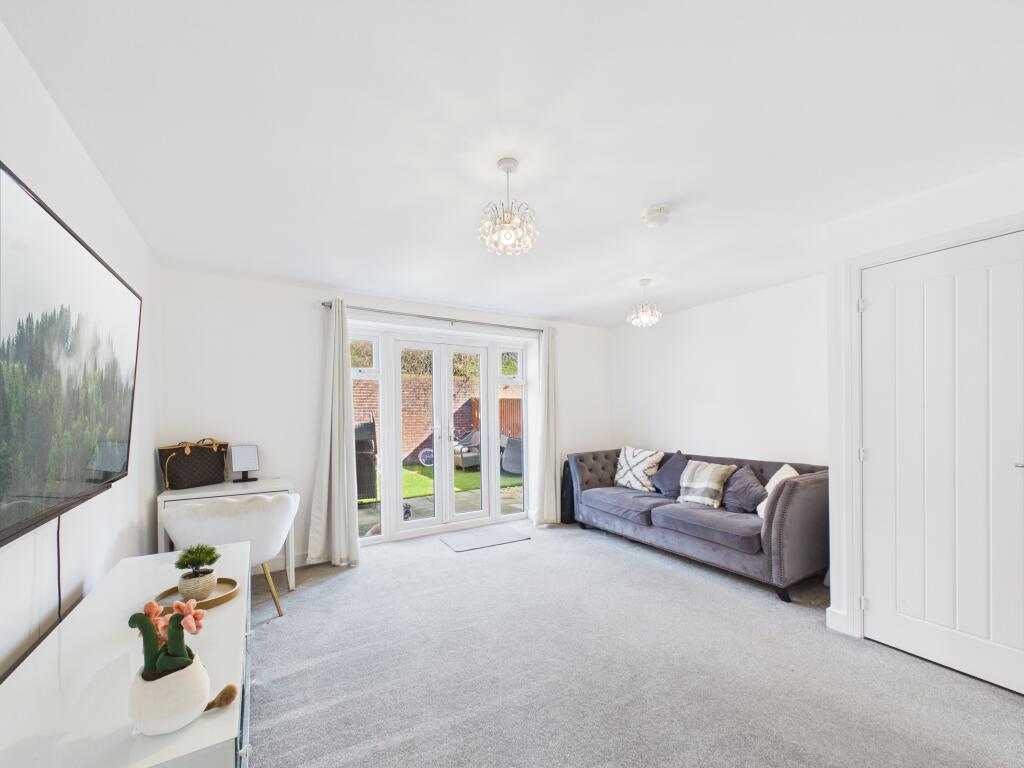 House in Newport - View 4