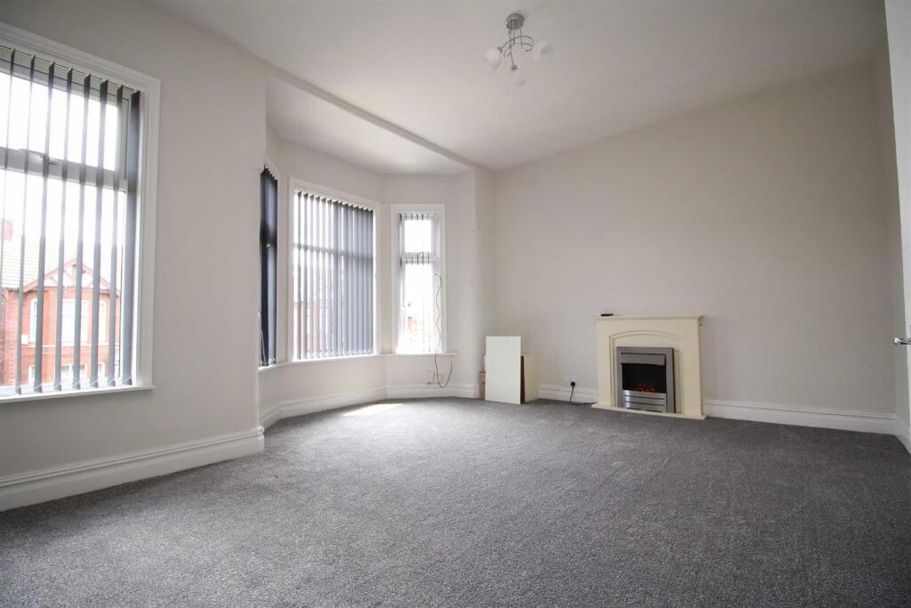 Apartment in Manchester, Chorlton-cum-Hardy - View 2