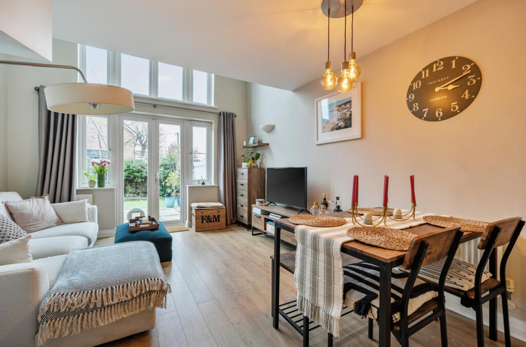 House in Wokingham - View 2