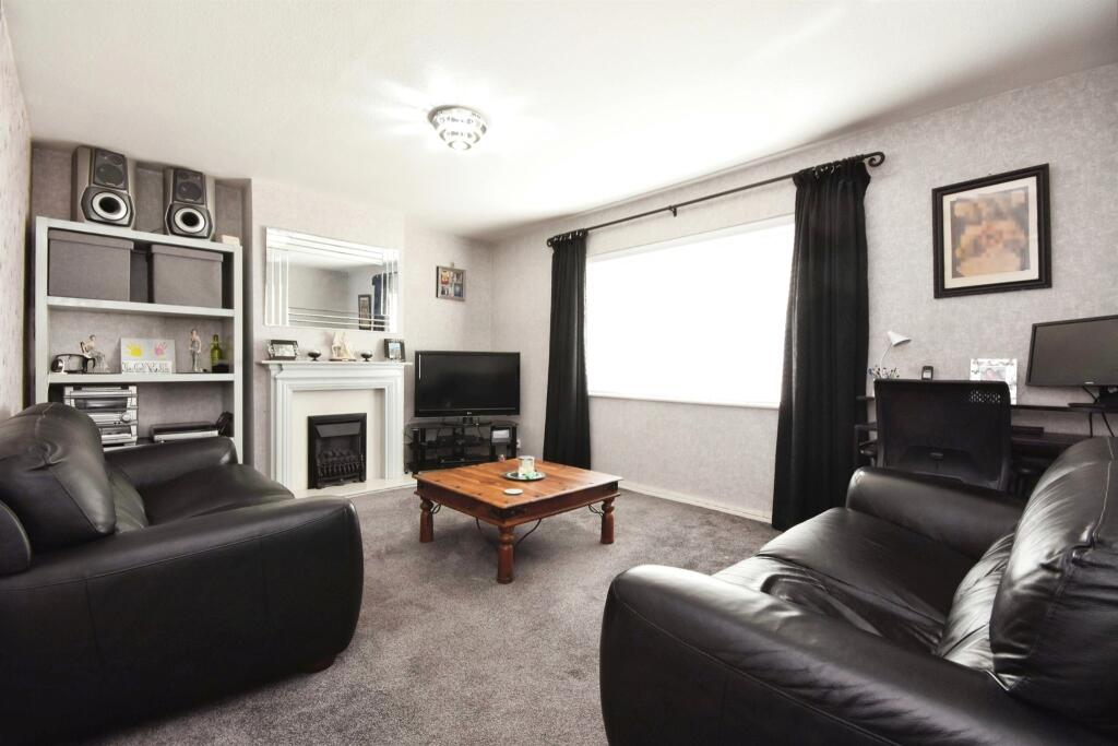 2-bed terraced on Elizabeth Road, Pilgrims Hatch, Brentwood, £390,000