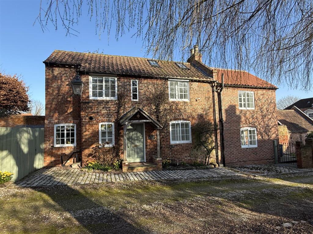 Main image of property: Mays Cottage, Westgate, Southwell
