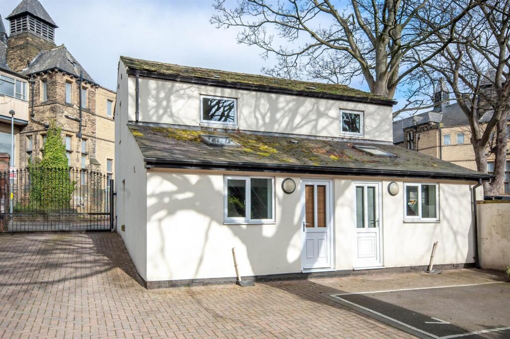 Main image of property: Wentworth Lodge, 3 Wentworth Terrace, Wakefield