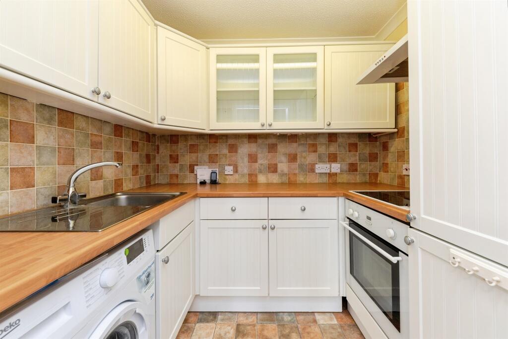 Roseacre Gardens, Welwyn Garden City photo 3