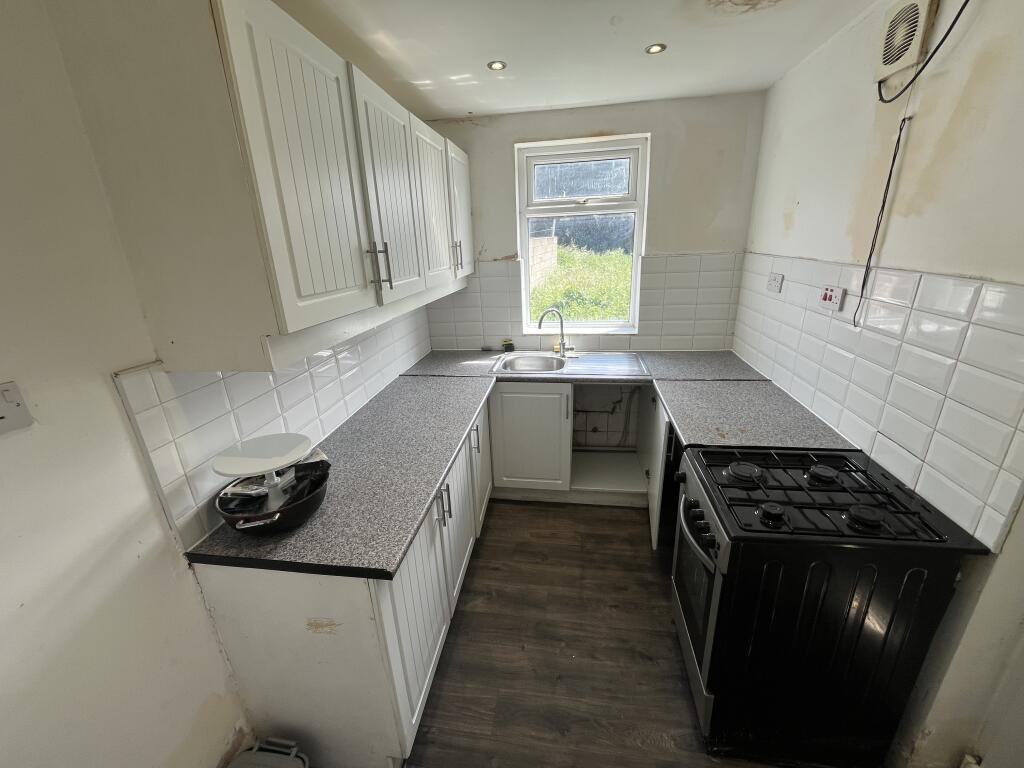 126 Waterloo Street, Burton-On-Trent, Staffordshire DE14 2NF photo 4