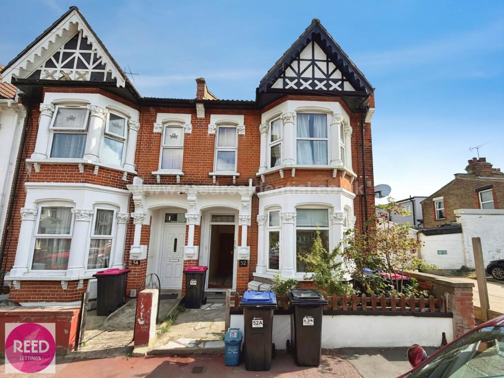 2-bed flat on Ramuz Drive, Westcliff On Sea, £210,000