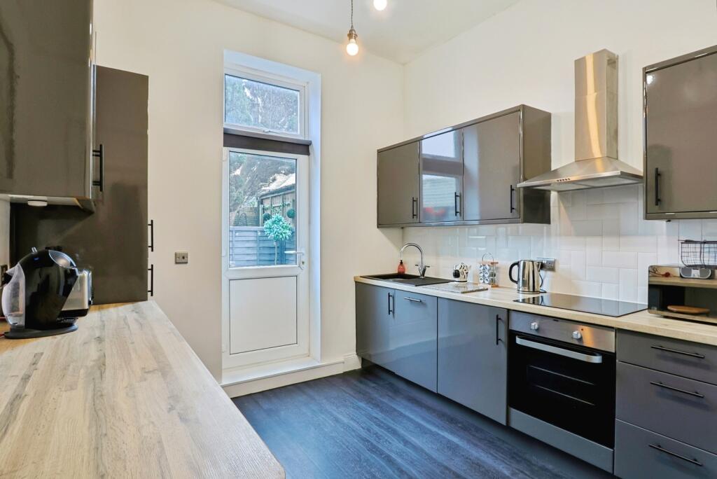 Drummond Road, Bournemouth, Dorset, BH1 – další