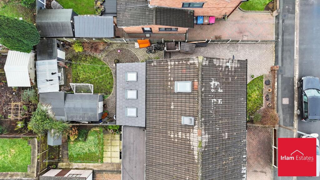 3-bed semi-detached on Broadway, Irlam, M44, £315,000