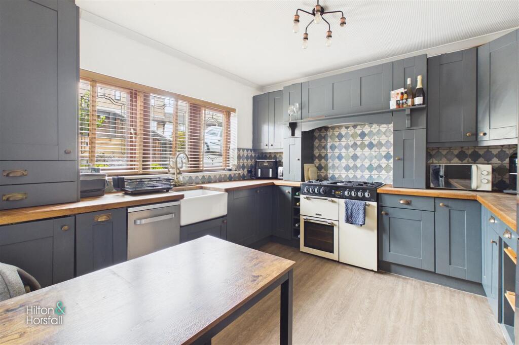 House in Pendle, Colne - More