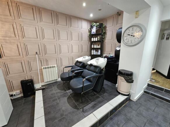 Salon Area (Photo 2)