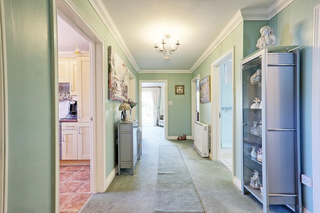 Apartment in Castle Point, Essex - View 5