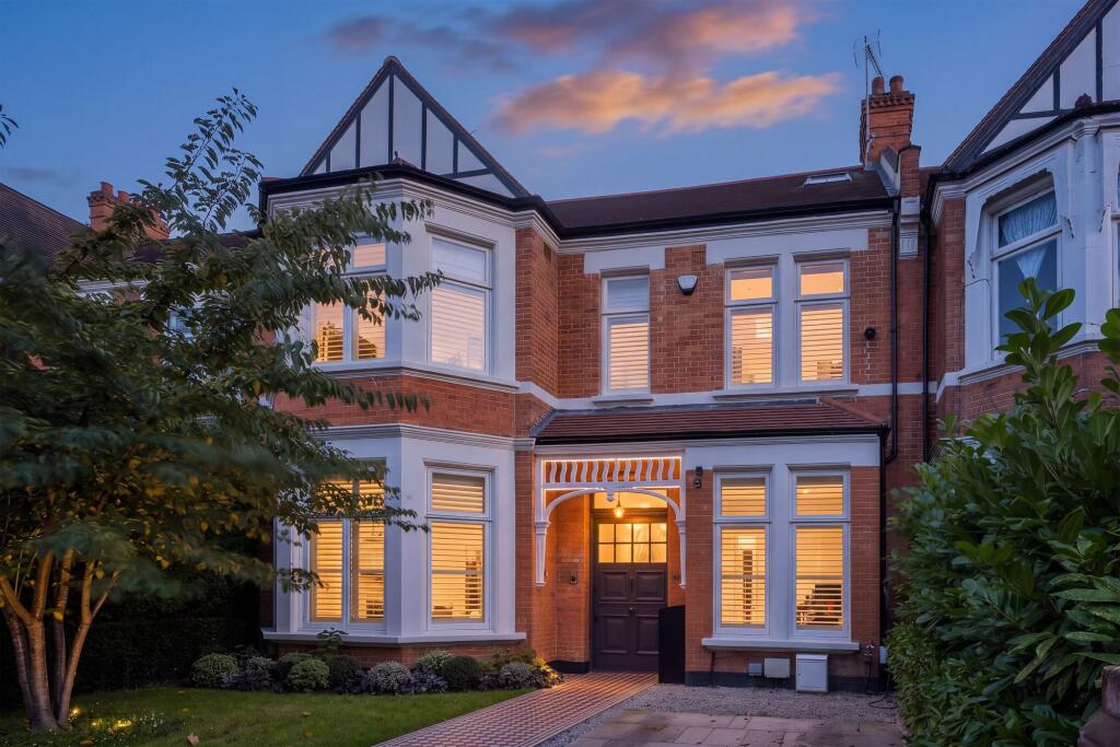 House in London - View 2