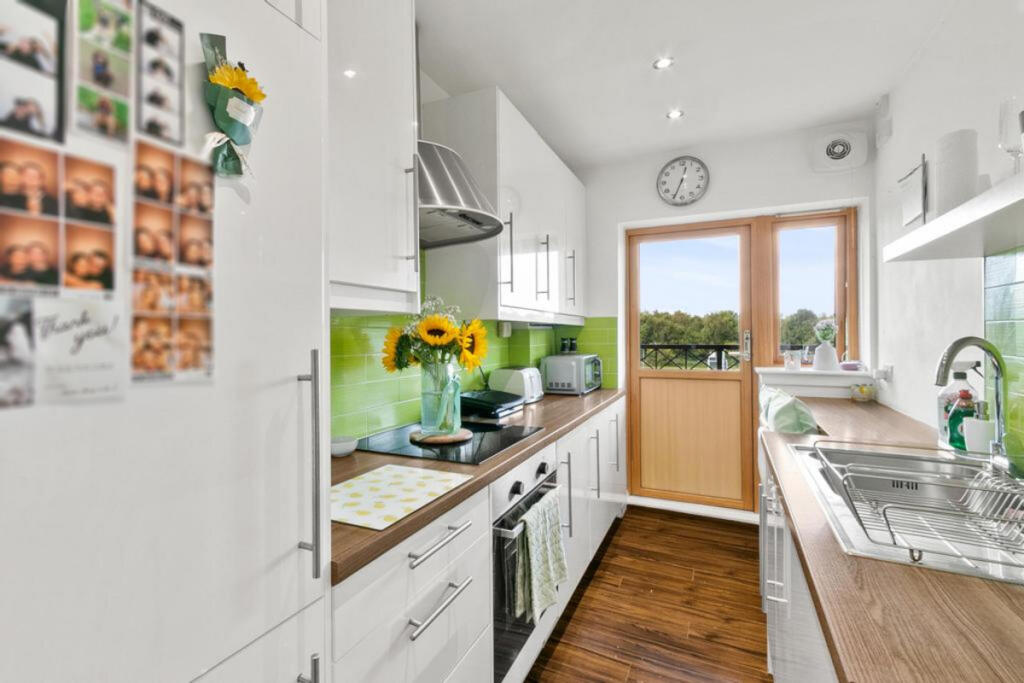 Apartment in Glasgow, Jenny Lind, Arden - View 5