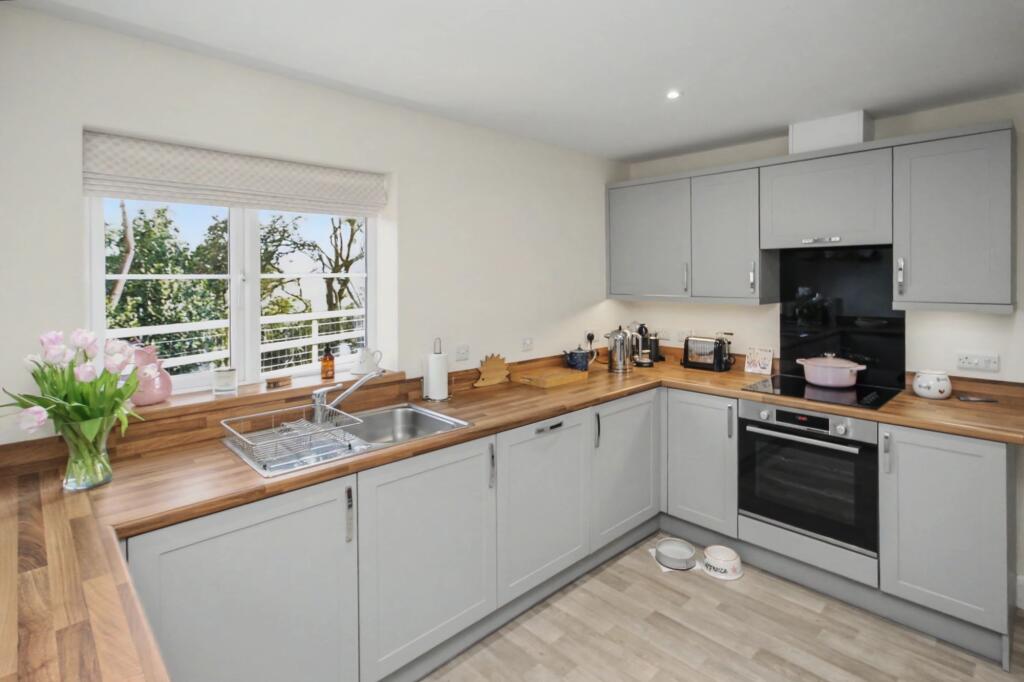 Detached Bungalow with Two Generous Double Bedrooms in Briston photo 2
