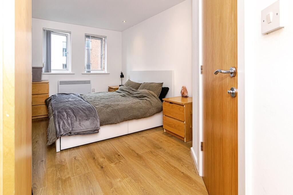 Apartment in Salford, Greater Manchester - View 5