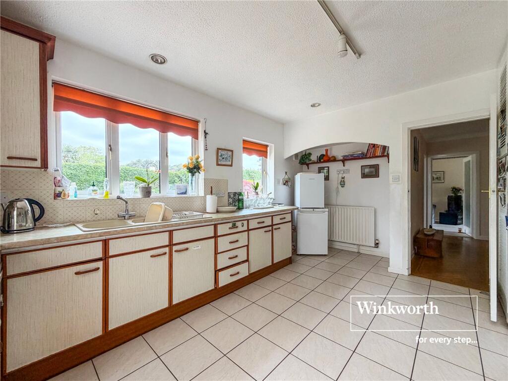 Golf Links Road, Ferndown, Dorset, BH22 photo 4