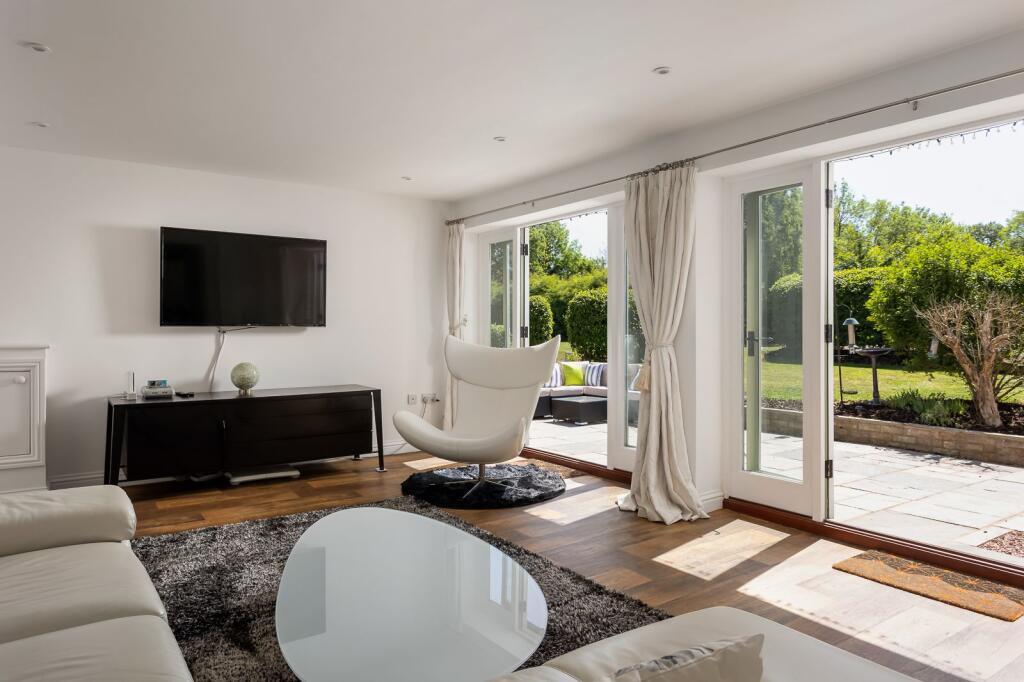 House in Gloucester - View 3