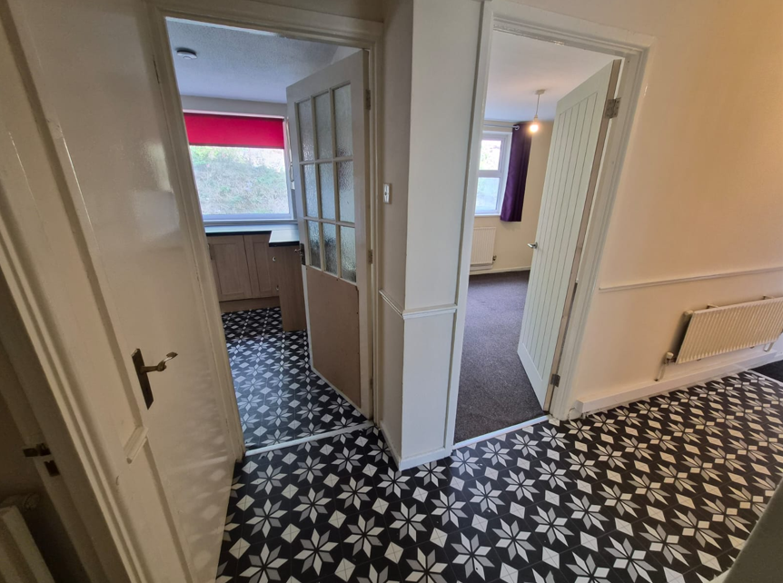 Apartment in Luton, Hart Hill - View 3