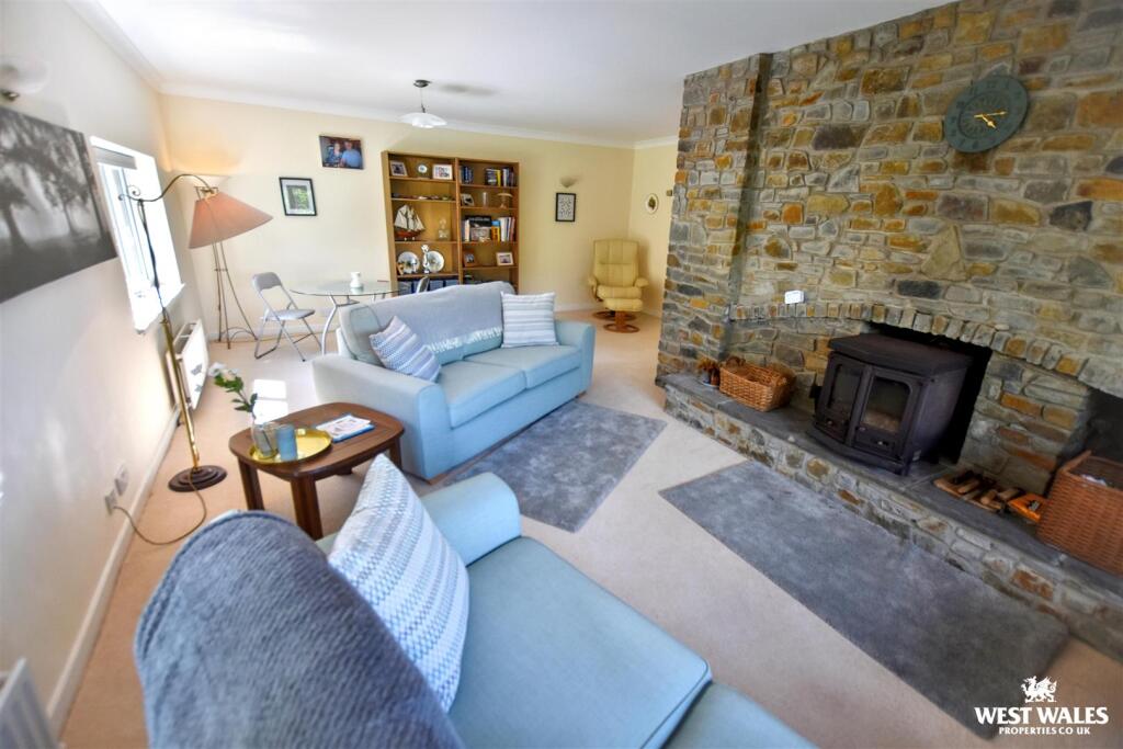 House in Pembroke, Monkton - More