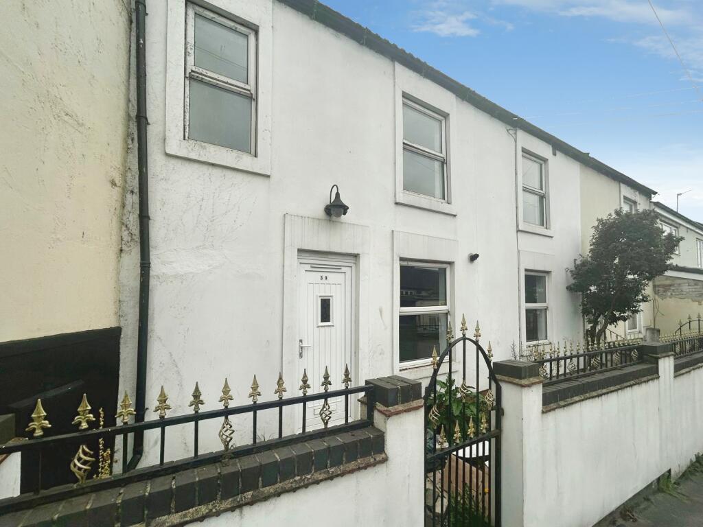 Main image of property: High Street, Heanor, DE75