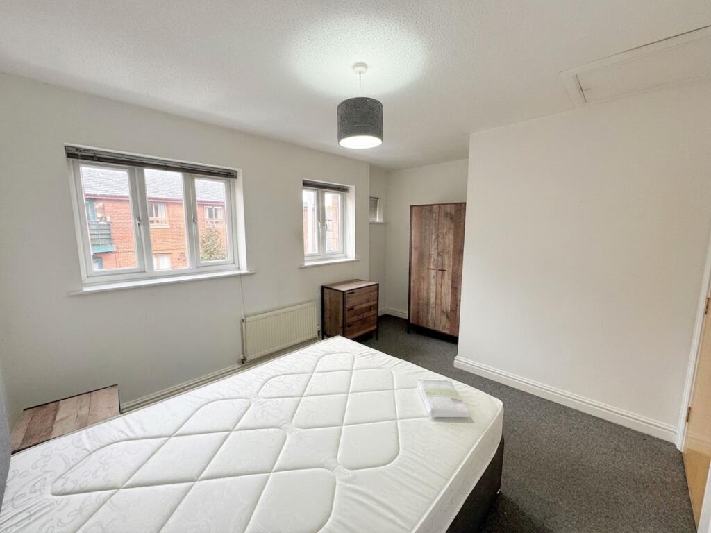 4 bedroom terraced house for rent