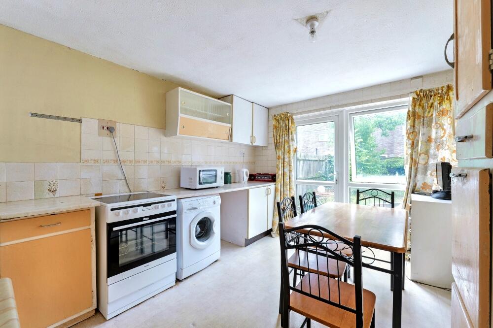 House in Basingstoke and Deane, Basingstoke - View 3