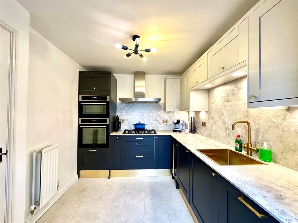 House in Swindon, Haydon Wick - View 4