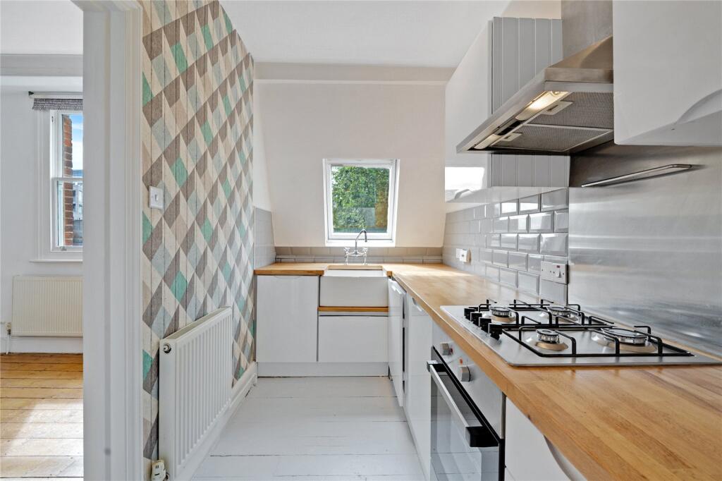 Apartment in Twickenham, St Margarets - More