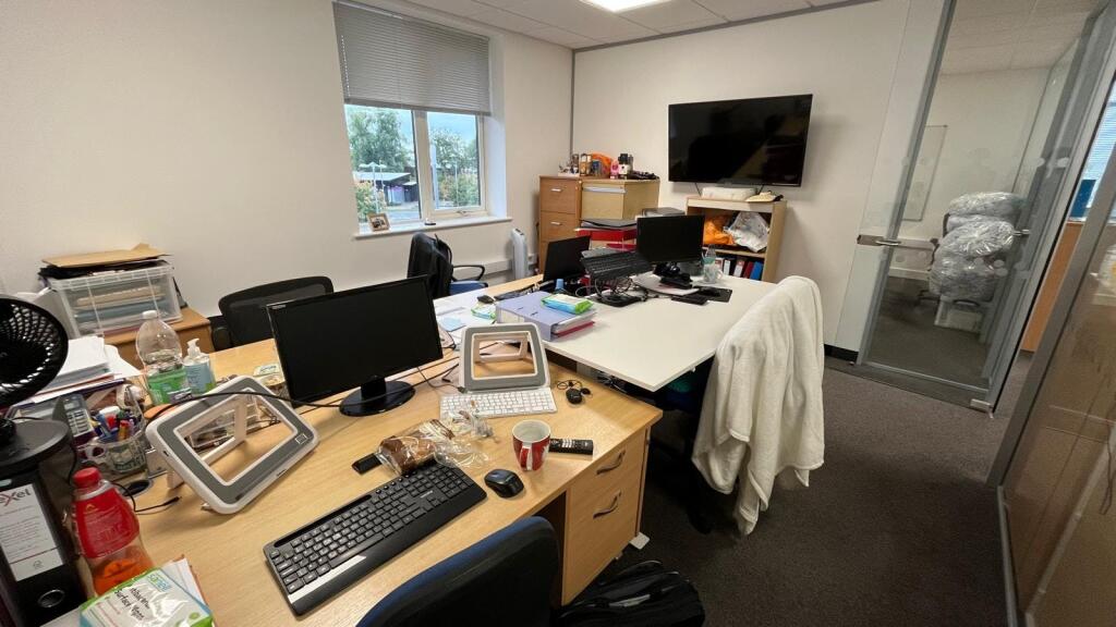 WhatsApp Image 20251001 at 121925_4779a13f.jpg