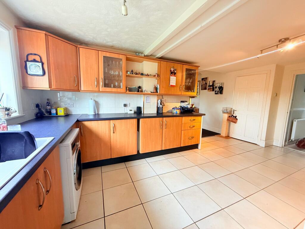House in Grimsby, Healing - View 5