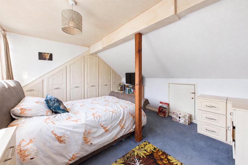 House in Redhill - View 5