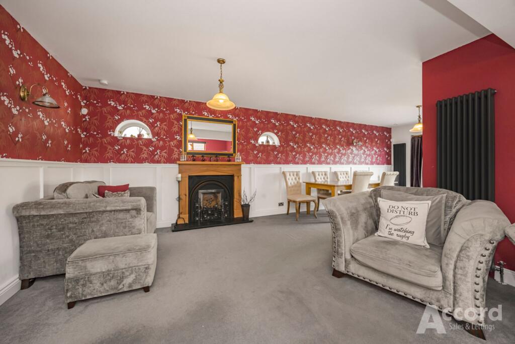 House in Romford - More