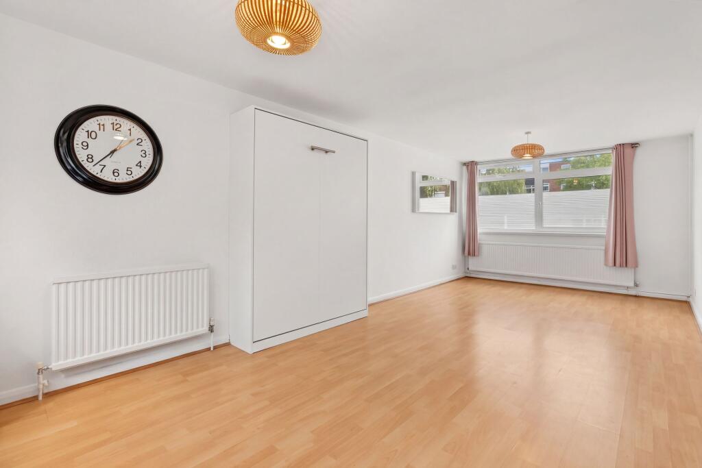 Apartment in Walton-on-Thames, Surrey - View 2